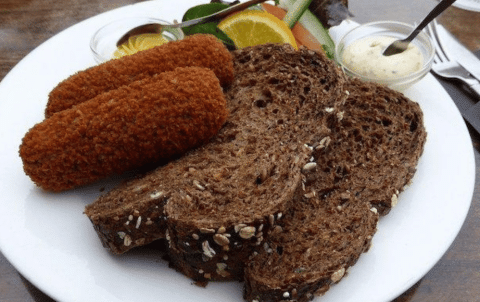 2 rundvleeskroketten op brood - bij Brasserie Tuinzicht in Hilversum