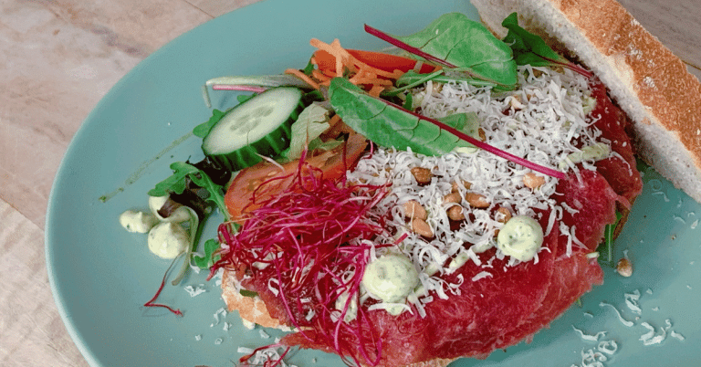 Luxe broodje Carpaccio - bij Brasserie Tuinzicht in Hilversum